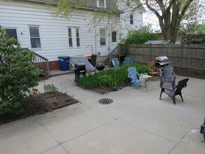 16 Park Ave, Unit 3 in Somerville, MA - Foto de edificio - Building Photo