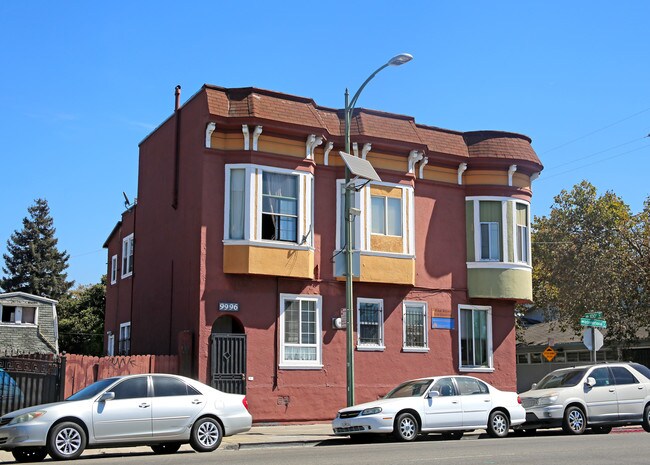 9996 International Blvd in Oakland, CA - Building Photo - Building Photo