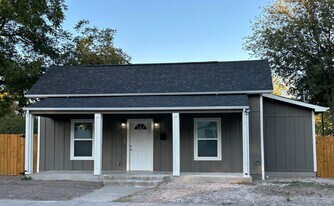 410 Pulliam St in Del Rio, TX - Building Photo