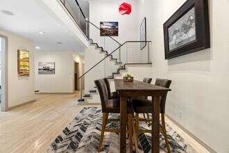 9 Swiftwater Trail in The Hills, TX - Building Photo - Building Photo