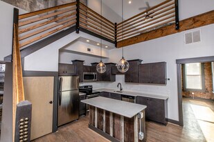 1533 Elm St in Cincinnati, OH - Building Photo