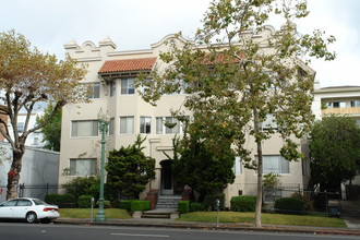 390 Grand Ave in Oakland, CA - Building Photo - Building Photo