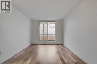 223 Jackson St W in Hamilton, ON - Building Photo - Building Photo