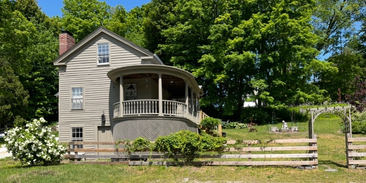 49 Railroad St in Canaan, CT - Building Photo