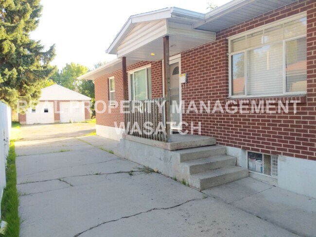 218 E 4800 S-Unit -# 220 in Murray, UT - Building Photo - Building Photo