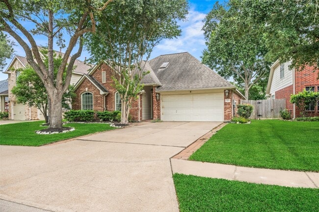 property at 7302 Hollow Field Ln