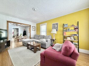 228 E Cambourne St in Ferndale, MI - Foto de edificio - Building Photo