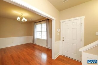 328 Marquette Ct in Crozet, VA - Foto de edificio - Building Photo