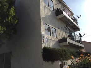 322-330 W 9th St in San Pedro, CA - Foto de edificio - Building Photo