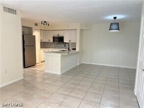 1160 Wildwood Lakes Blvd in Naples, FL - Building Photo - Building Photo