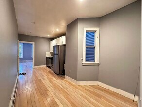 335 Whiton St in Jersey City, NJ - Building Photo - Building Photo