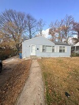 9157 Bel Cour Dr in St. Louis, MO - Building Photo