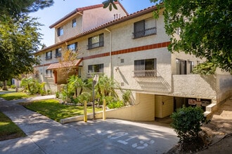 1043 Thompson Ave in Glendale, CA - Building Photo - Building Photo