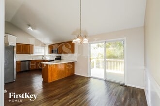 8024 N Spruce Ave in Kansas City, MO - Foto de edificio - Building Photo