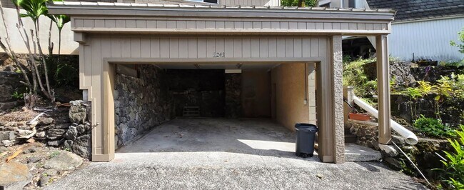 3243 Beaumont Woods Pl in Honolulu, HI - Building Photo - Building Photo