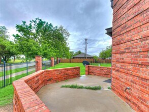 589 S Fretz Ave in Edmond, OK - Building Photo - Building Photo