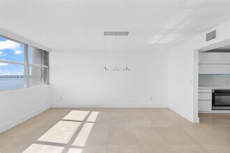 1420 Brickell Bay Dr, Unit 1001a in Miami, FL - Building Photo - Building Photo