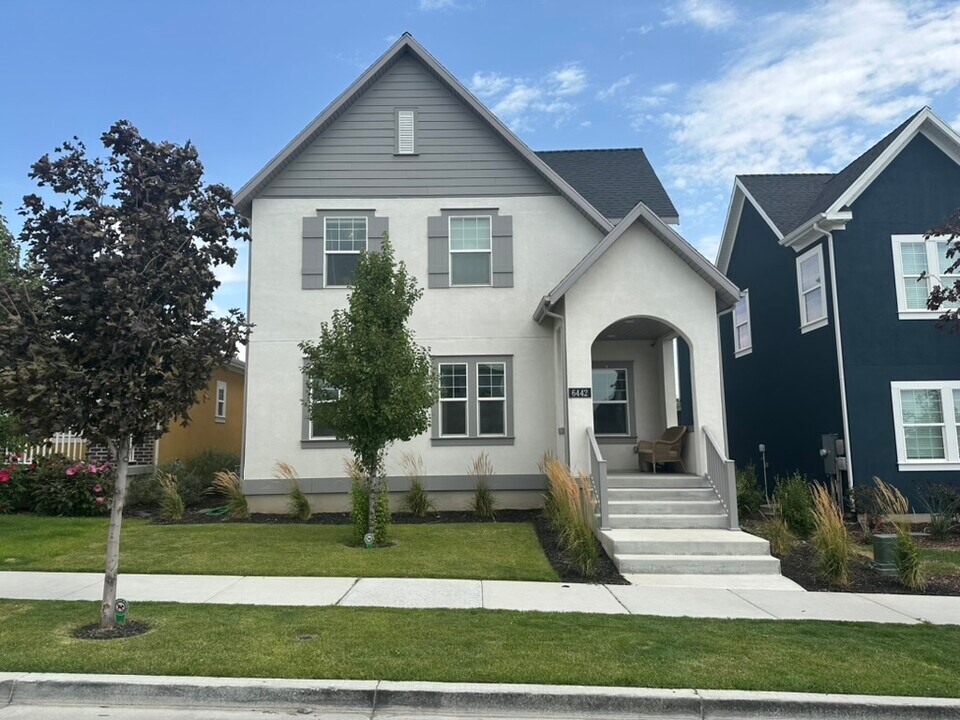 6442 Bethany Way in South Jordan, UT - Building Photo