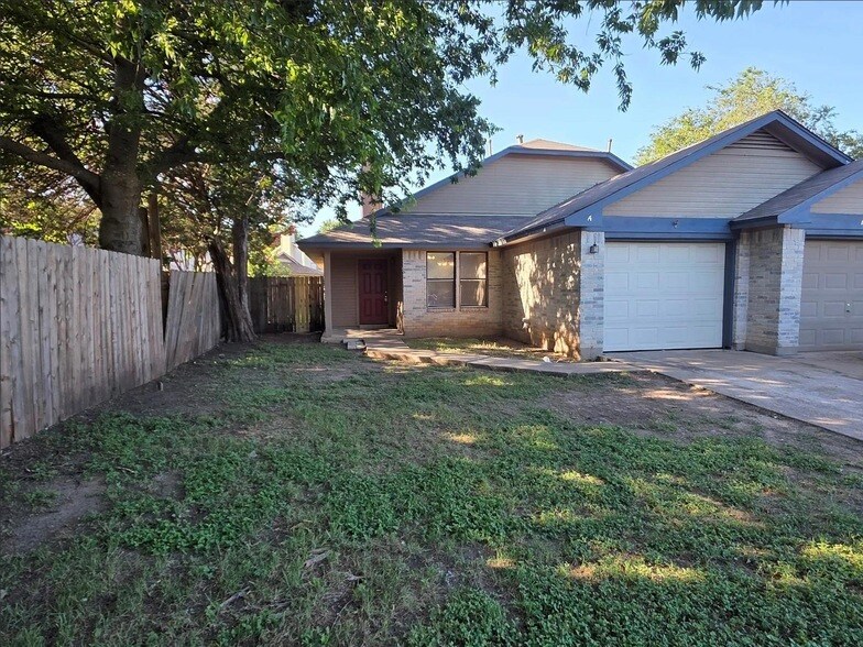 12302 Los Indios Trail, Unit A in Austin, TX - Building Photo