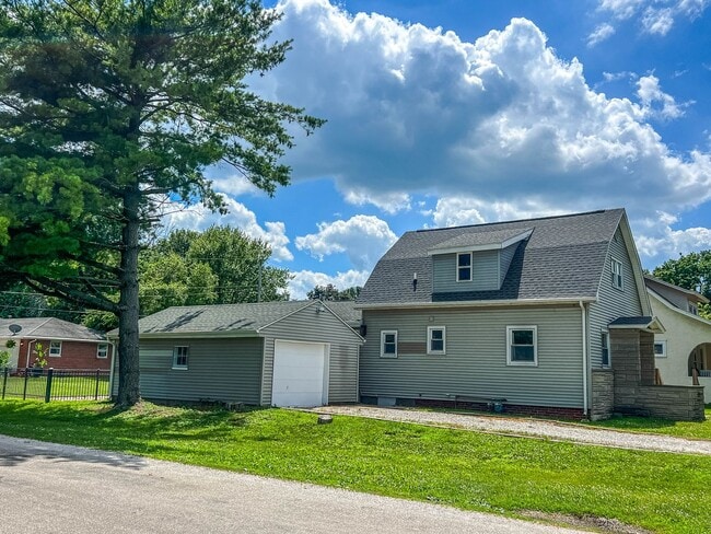 707 E Lincoln St in Saint Joseph, IL - Building Photo - Building Photo