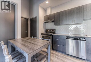 275 Larch St in Waterloo, ON - Building Photo - Building Photo
