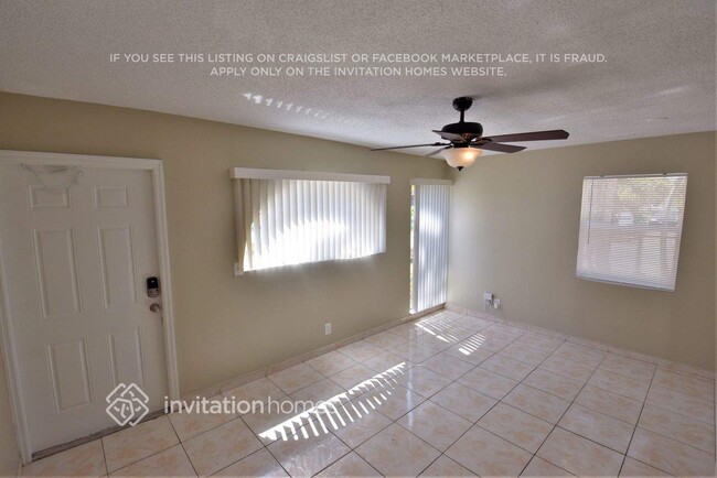 301 Kingsbridge St in Boca Raton, FL - Building Photo - Building Photo