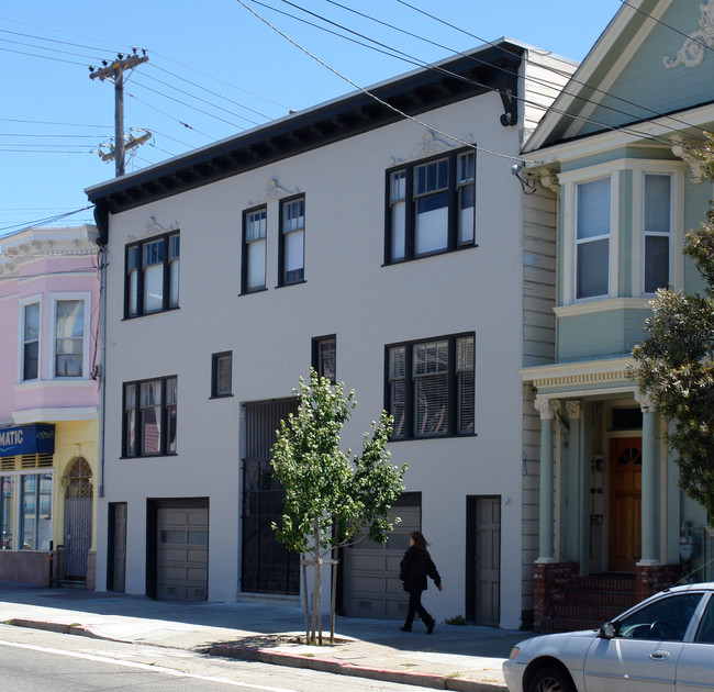 2711 Bryant St in San Francisco, CA - Building Photo - Building Photo