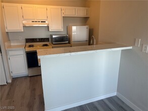1381 E University Ave. in Las Vegas, NV - Building Photo - Building Photo