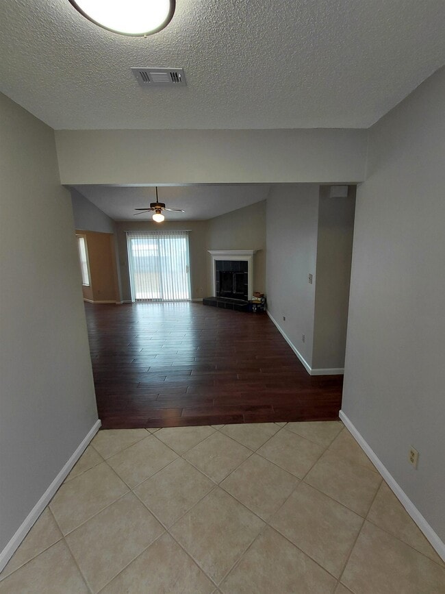 1347 Lawndale Rd in Tallahassee, FL - Building Photo - Building Photo