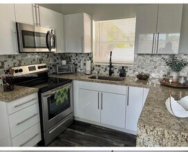 6411 SW 20th St in Miramar, FL - Foto de edificio - Building Photo