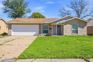 3833 Finley Rd in Irving, TX - Building Photo