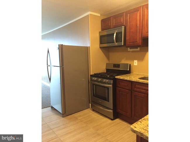 3900 W Ford Rd-Unit -15J in Philadelphia, PA - Building Photo - Building Photo