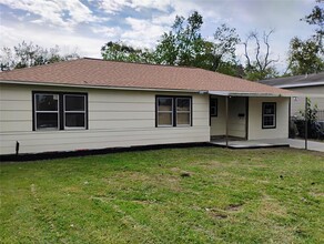 5810 Southseas St in Houston, TX - Building Photo - Building Photo