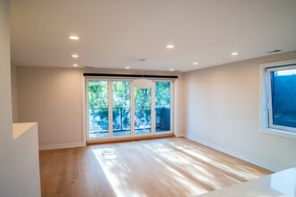 4647 N Clark St in Chicago, IL - Building Photo - Building Photo