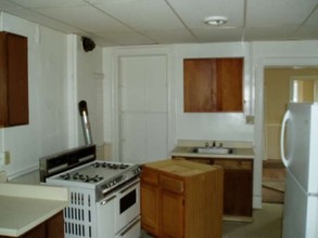 2401 Broadway in Watervliet, NY - Foto de edificio - Building Photo