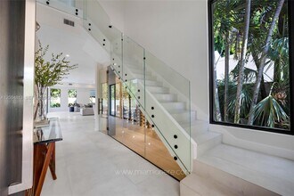 3900 Douglas Rd in Miami, FL - Building Photo - Building Photo