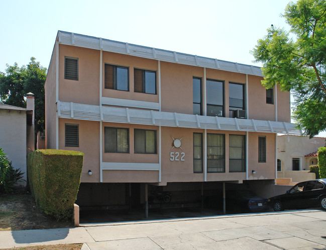 522 N Flores St in Los Angeles, CA - Foto de edificio - Building Photo
