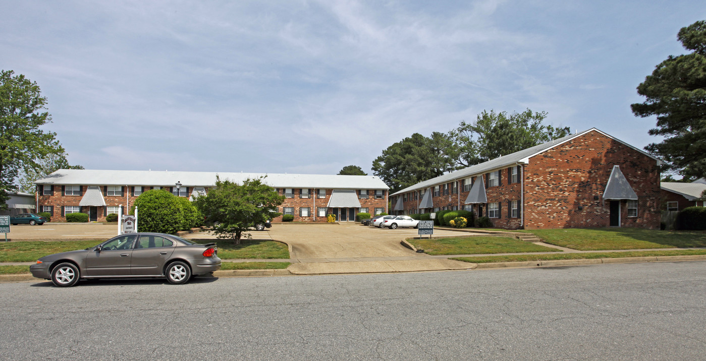 Meadow Brook Terrace in Norfolk, VA - Building Photo