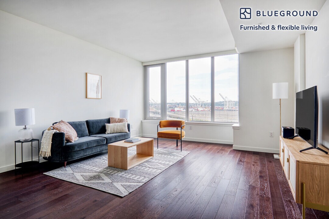 590 1st Ave S-Unit -FL8-ID156 in Seattle, WA - Building Photo