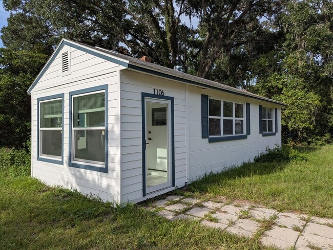 property at 1106 NE 10th Pl