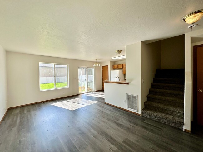 9725-9727 N Eileen Ct in Hayden, ID - Foto de edificio - Building Photo