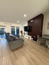 1040 NW 127th Pl in Miami, FL - Building Photo - Building Photo