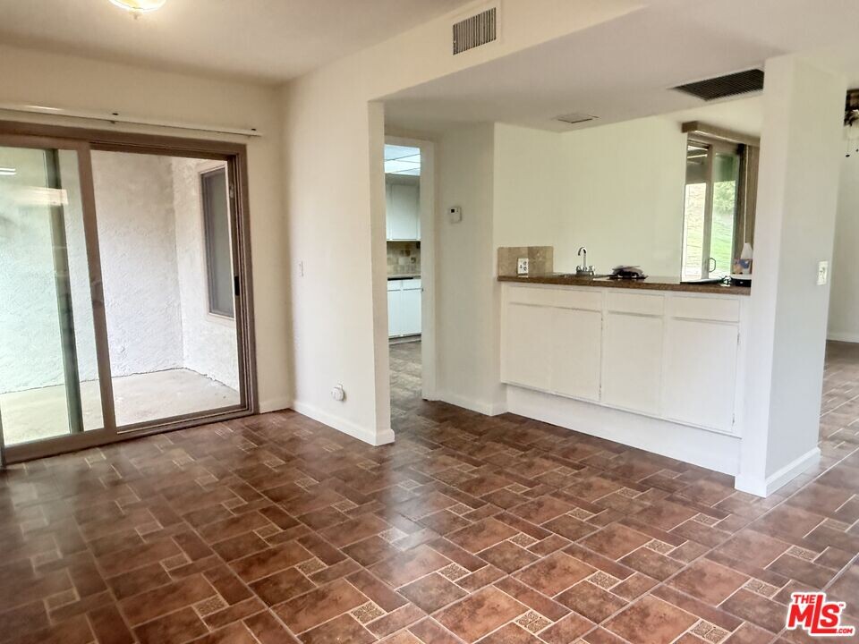 38916 Pso De Oro in Murrieta, CA - Building Photo