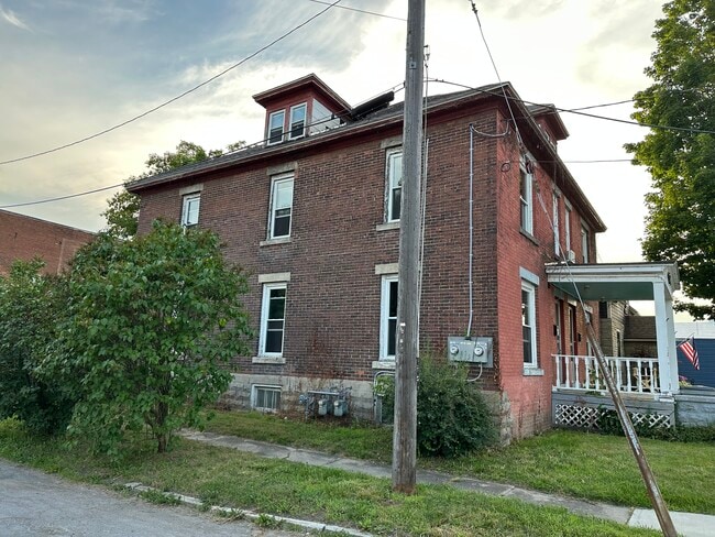 901 W Main St, Unit 901 in Watertown, NY - Building Photo - Building Photo