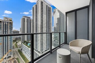 159 NE 6th St in Miami, FL - Foto de edificio - Building Photo