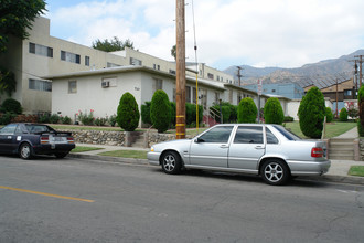 710 S 6th St in Burbank, CA - Building Photo - Building Photo