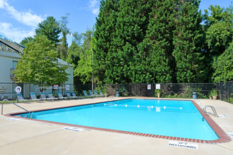 Countryside Villa Apartments in Winston-Salem, NC - Foto de edificio - Building Photo