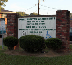 Royal Estates Apartments in Canton, MS - Building Photo - Other