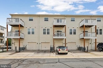 19445 Promenade Dr in Leesburg, VA - Building Photo - Building Photo