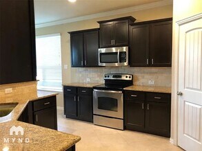 5813 Valley Haven Way in Fort Worth, TX - Building Photo - Building Photo